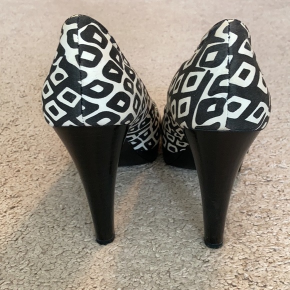 Alfani White and Black Patterned Heels - Picture 4 of 6